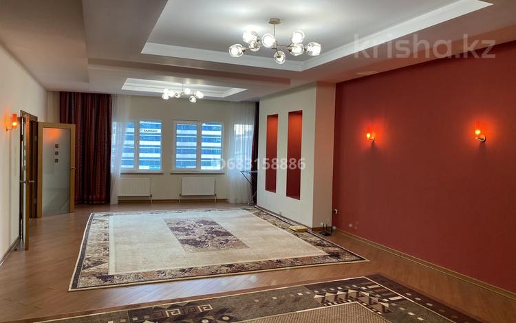 2-комнатная квартира, 184 м², 5/9 этаж помесячно, Кунаева 29