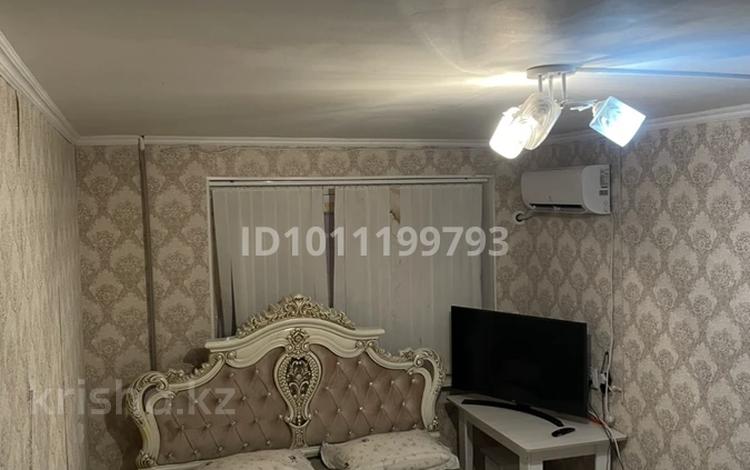 1-бөлмелі пәтер · 35 м² · 1/5 қабат, Бектурганов 13 — Универсам, бағасы: 2 000 ₸ в  — фото 2