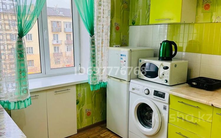 1-бөлмелі пәтер · 35 м² · 5/5 қабат, проспект Нурсултана Назарбаева 40 — Тимирязева, бағасы: 9 000 ₸ в Усть-Каменогорске, Ульбинский — фото 2