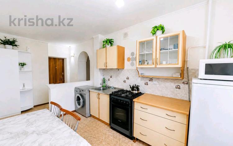 2-бөлмелі пәтер · 70 м² · 4/9 қабат, Абая 108 — Абая 108, сити центр, бағасы: 16 000 ₸ в Уральске — фото 15