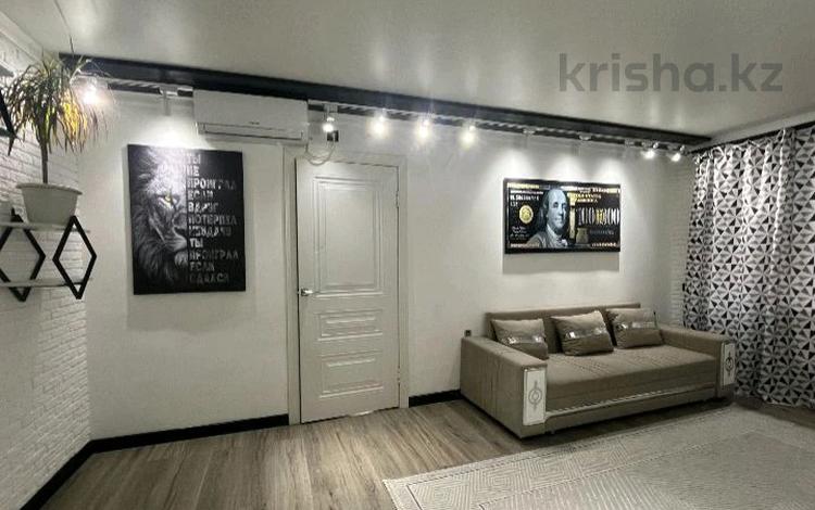 2-комнатная квартира · 47 м² · 2/3 этаж, Желтоксан 34 — Прямо площадь за 15 000 〒 в  — фото 2