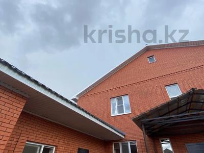 Отдельный дом · 7 комнат · 330 м² · 10 сот., мкр. Алтын орда, Саздинское лестничество 100 за 160 млн ₸ в Актобе