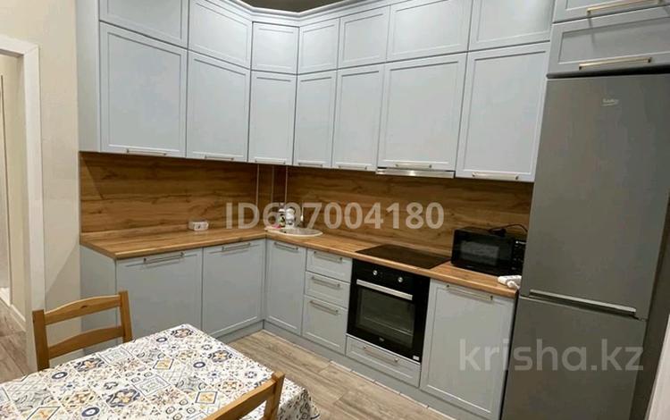 3-комнатная квартира, 89 м², 8/10 этаж помесячно, Анет баба 13