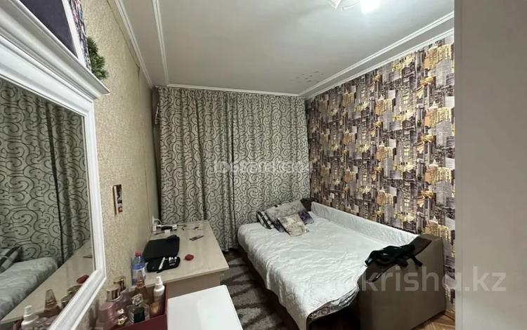 1-комнатная квартира, 50 м², 3/5 этаж посуточно, мкр Аксай-5 за 15 000 〒 в Алматы, Ауэзовский р-н — фото 7