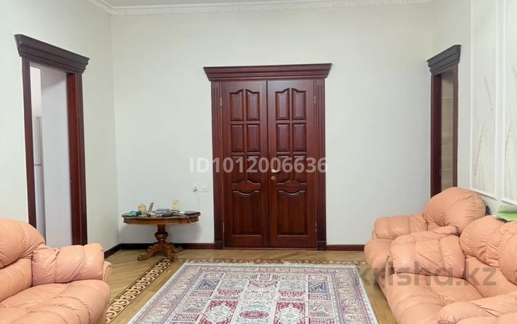 Отдельный дом · 4 комнаты · 650 м² · 10 сот., мкр Малый Самал за 2.5 млн ₸ в Шымкенте, Туран р-н — фото 2