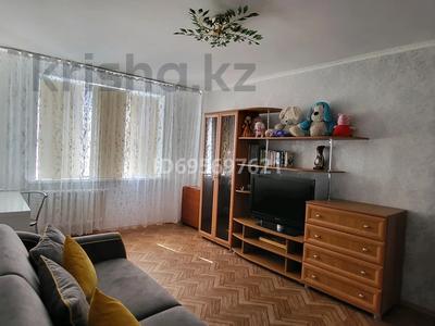 Продажа квартир в Западно-Казахстанской обл.: 2-комнатная квартира · 52 м² · 8/9 этаж, 5 мкр 26 — Ост. Молодежная за 17.5 млн 〒 2-комнатная квартира · 52 м² · 8/9 этаж, 5 мкр 26 — Ост. Молодежная за 17.5 млн 〒 в Аксае