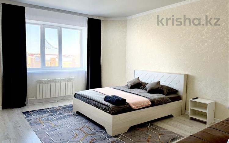 1-комнатная квартира · 60 м² · 4/5 этаж, мкр. Алтын орда, Мустафы Шокая — Рядом Анвар, кафе Хива, минимаркеты 24/7 за 12 000 ₸ в Актобе — фото 2