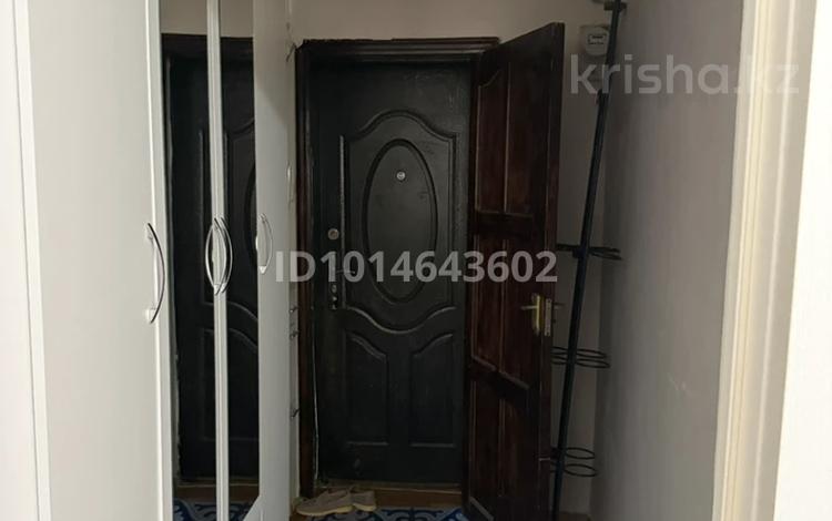 1-комнатная квартира · 38 м² · 1/5 этаж, мкр Кулагер 73А — Сдам в аренду в хорошие руки однакомнатную квартиру на первом этаже, с мебелью и техникой первой необходимостью. Удачное месторасположение и хорошей развязкой по выезду в город. Рядом находяться школа, акимат, ЦОН, Магнум. Поликлиника. Цена аренды - 200 000тенге в месяц + комунальные услуги. Депозит-50 000 тенге за 200 000 ₸ в Алматы, Жетысуский р-н — фото 2