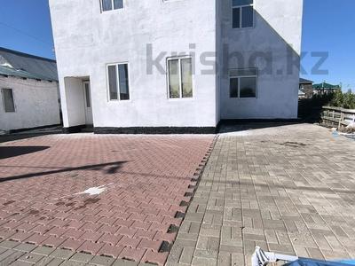 Отдельный дом · 7 комнат · 260 м² · 10 сот., Кенесары Хана 50 за 41 млн ₸ в Астане, Нура р-н