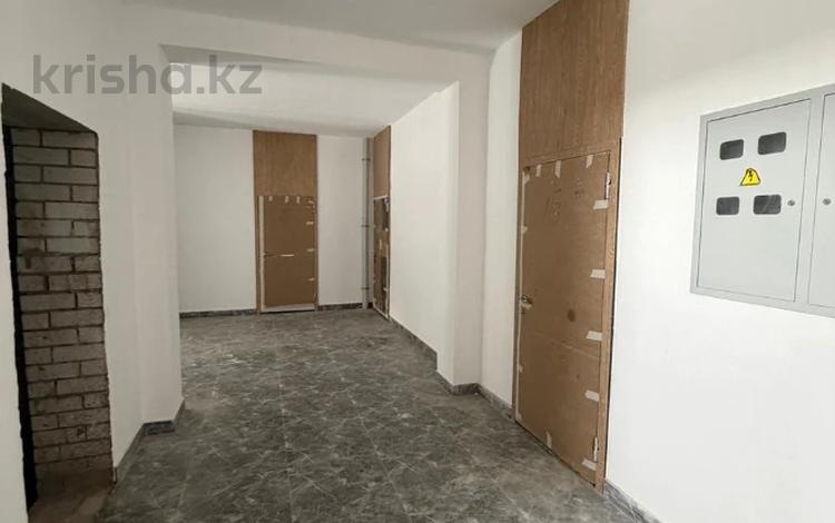 2-комнатная квартира · 73.7 м² · 2/5 этаж, мкр. Алтын орда за ~ 25.8 млн 〒 в Актобе — фото 2