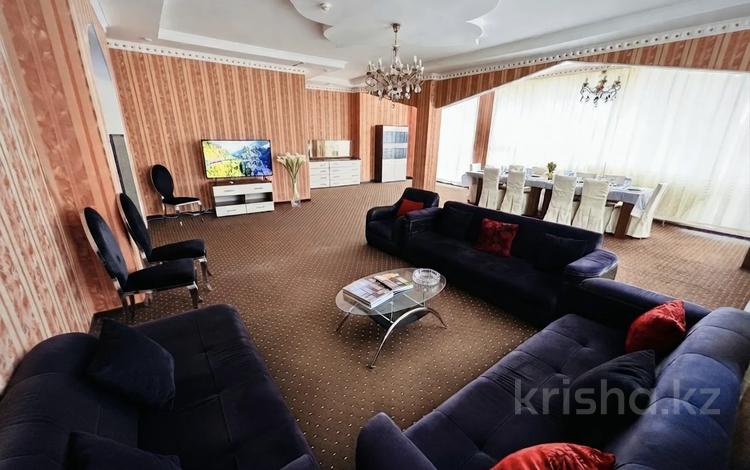 3-бөлмелі пәтер · 250 м² · 5/6 қабат, Сатпаева 39 В, бағасы: 90 млн ₸ в Атырау — фото 2