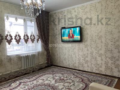 Продажа домов и дачи в Атырауской обл.: Отдельный дом · 4 комнаты · 180 м² · 10 сот., мкр Кайнар, Қосыбаева 42/1 за 13 млн 〒 Отдельный дом · 4 комнаты · 180 м² · 10 сот., мкр Кайнар, Қосыбаева 42/1 за 13 млн 〒 в Атырау
