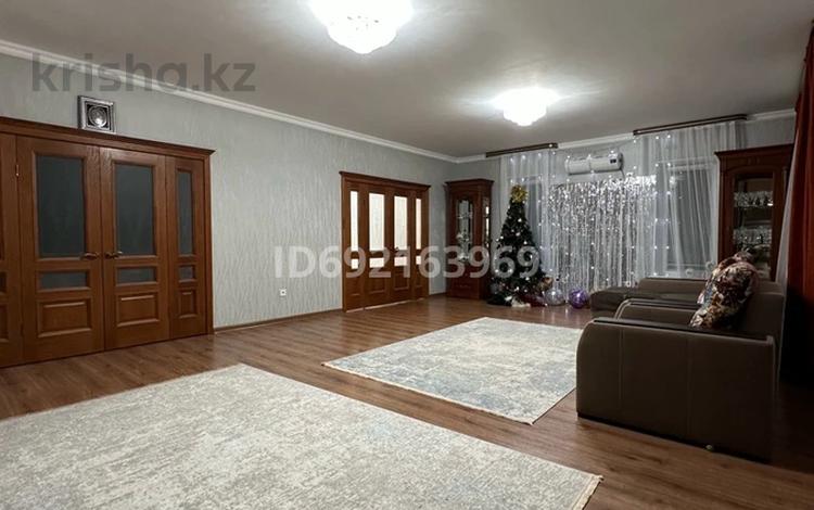 Жеке үй · 5 бөлме · 240 м² · 9 сот., мкр Оркен, Шореева 108 — Смтыбалдиева, бағасы: 500 000 〒 в Атырау — фото 2
