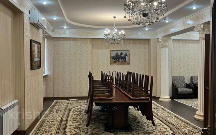 3-комнатная квартира · 140 м² · 9/12 этаж, Кунаева 39 за 700 000 ₸ в Шымкенте, Аль-Фарабийский р-н — фото 2