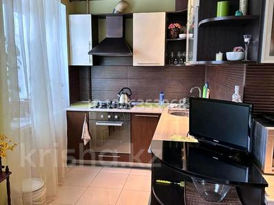 2-комнатная квартира · 50 м² · 3/5 этаж, Маншук МАМЕТОВА 54/2 за 250 000 ₸ в Уральске, мкр Школьник