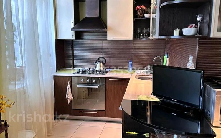 2-комнатная квартира · 50 м² · 3/5 этаж, Маншук МАМЕТОВА 54/2 за 250 000 ₸ в Уральске, мкр Школьник — фото 2
