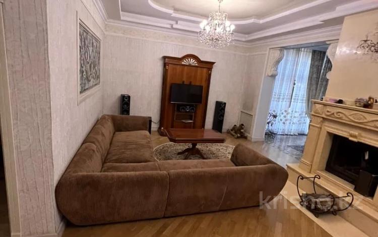 4-комнатная квартира, 190 м², 1/7 этаж помесячно, мкр Коктобе, Омаровой 37