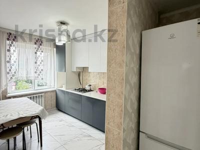 3-комнатная квартира · 62.7 м² · 7/9 этаж, мкр Жилгородок, проспект мира за 17.5 млн ₸ в Актобе