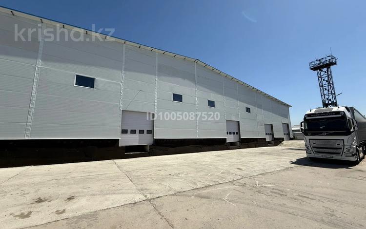 Еркін, кеңселер, қоймалар · 2200 м², бағасы: 7.7 млн 〒 в Боралдае (Бурундай), мкр Водник-2 — фото 11