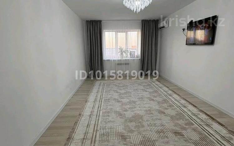 2-комнатная квартира · 74 м² · 7/10 этаж, мкр Нурсая, Т. Жумагалиева 10 за 31.5 млн ₸ в Атырау — фото 2