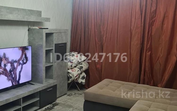 2-бөлмелі пәтер · 45 м² · 1/4 қабат, мкр №10 А 8 — Шаляпина Берегового, бағасы: 15 000 ₸ в Алматы, Ауэзовский р-н — фото 2