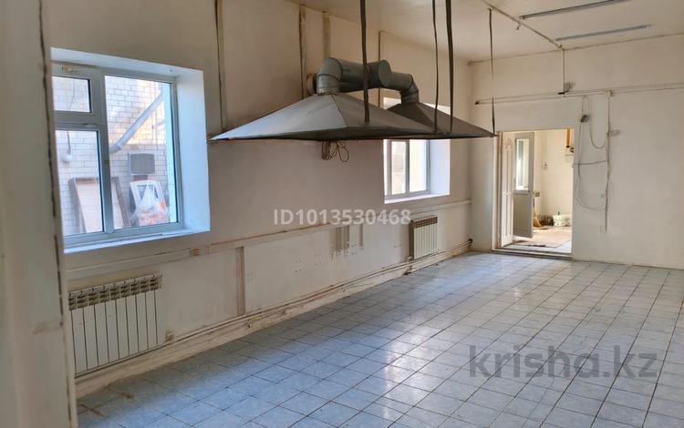 Свободное назначение · 100 м² за 450 000 ₸ в Актобе, мкр Шанхай — фото 2