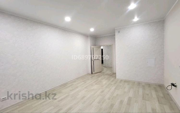 2-бөлмелі пәтер, 92 м², 10/10 қабат, Самал 82/3 — Коняхина, бағасы: 30 млн 〒 в Уральске — фото 9