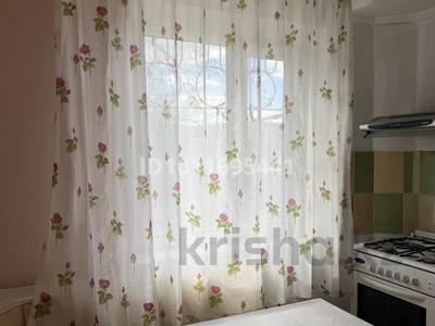 3-бөлмелі пәтер · 63 м² · 1/5 қабат, мкр Айгуль 101/1 — Абулхаир хана 101/1, бағасы: 20 млн ₸ в Уральске