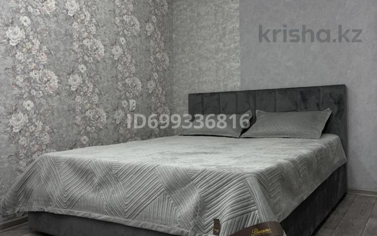 1-комнатная квартира · 32 м² · 1/5 этаж, 4 мкр — 3 школа за 10 000 ₸ в Аксае — фото 15