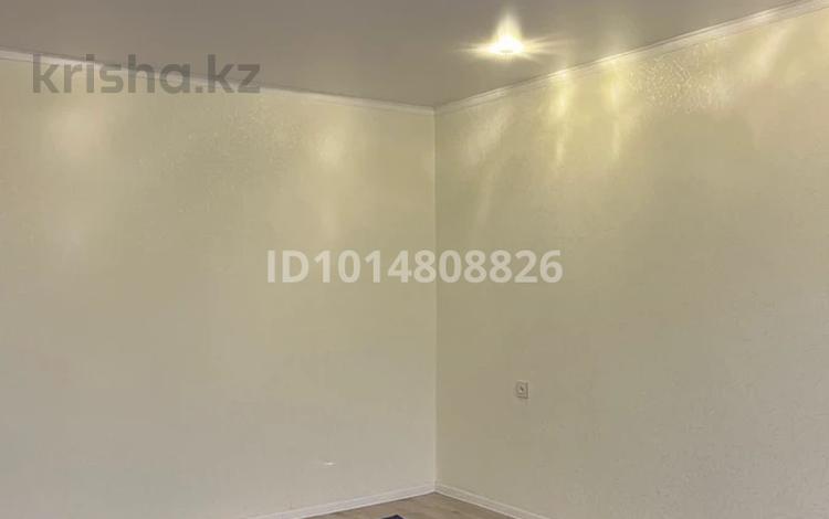 1-комнатная квартира · 38 м² · 3/5 этаж, мкр Кунаева 62 за 130 000 ₸ в Уральске — фото 2