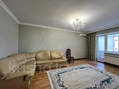 2-комнатная квартира, 70 м², 3/5 этаж помесячно, Алии молдагуловой за 250 000 〒 в Актобе