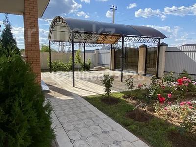 Отдельный дом · 4 комнаты · 170 м² · 8 сот., мкр Кунаева — Жайык 2 за 60 млн 〒 в Уральске