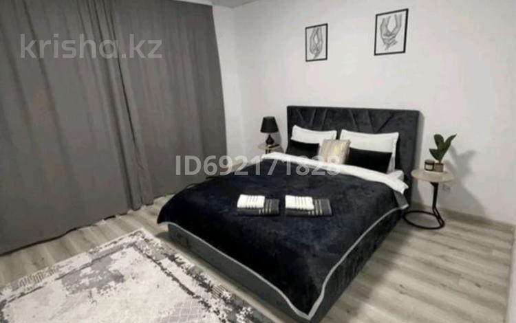 2-комнатная квартира · 60 м² · 1/5 этаж, Казантаева 4 4 — Жайна гор парк площадь за 15 000 〒 в  — фото 2