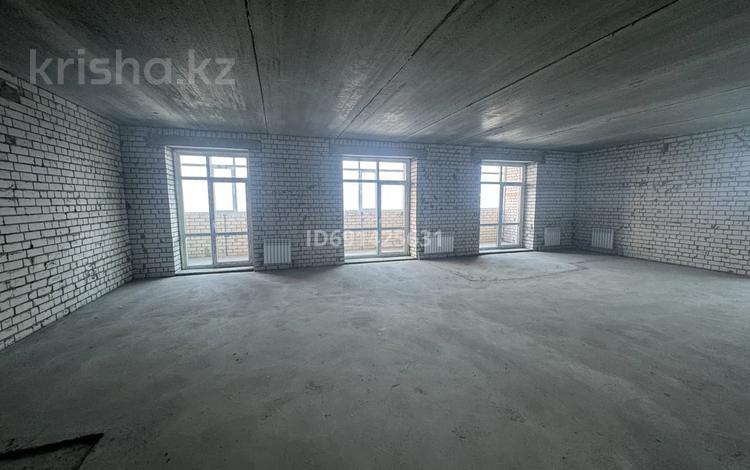 4-комнатная квартира, 160.2 м², 4/9 этаж, Достоевского 174а за 42.9 млн 〒 в Семее — фото 2