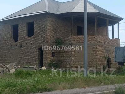 Отдельный дом · 8 комнат · 150 м² · 8 сот., мкр Достык — Возле школы за 30 млн 〒 в Шымкенте, Абайский р-н