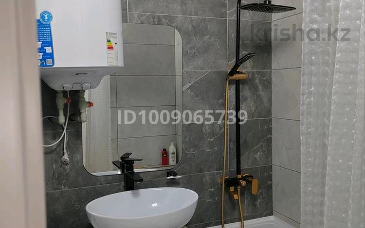 1-комнатная квартира · 40 м² · 1/5 этаж, Иртышская 27 — Әуезова за 10 000 ₸ в Семее — фото 2