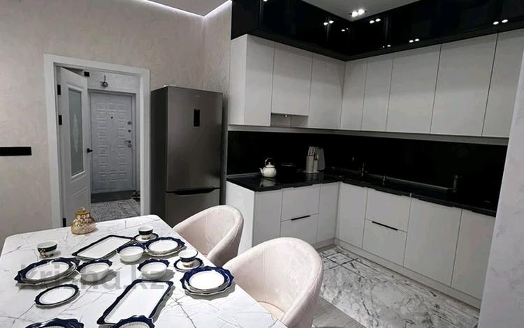 2-комнатная квартира · 63 м² · 10/17 этаж, Кунаева за 31 млн ₸ в Шымкенте, Аль-Фарабийский р-н — фото 2