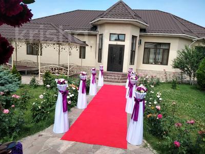 Дом · 8 комнат · 300 м², проспект Жамбыла — Центр, проспект Жамбыла- Сулейманова за 90 000 〒 в Таразе