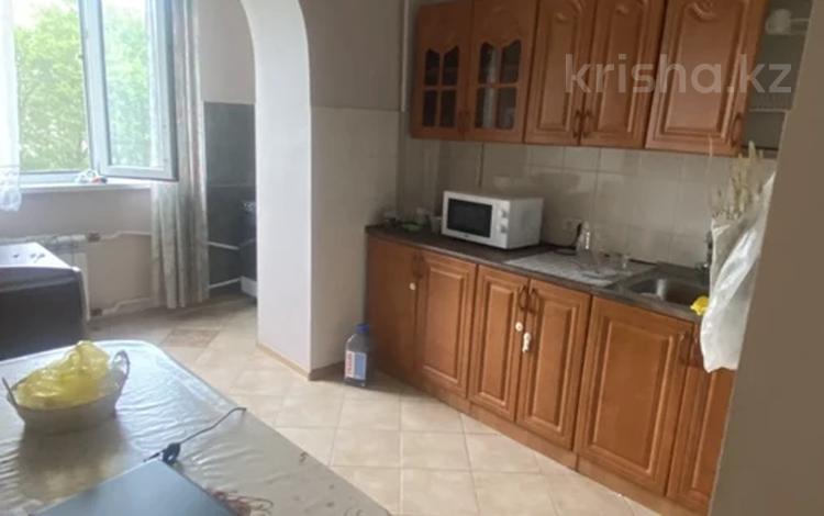 3-бөлмелі пәтер · 77 м² · 4/5 қабат, Көктем-1 ш/а., бағасы: 63 млн ₸ в Алматы, Бостандыкский р-н — фото 2