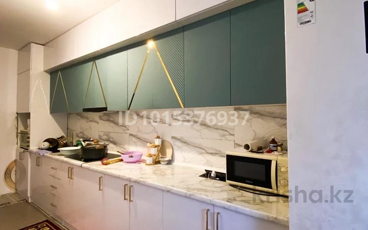 3-бөлмелі пәтер · 87 м² · 8/12 қабат, 33-ш/а. 6, бағасы: 160 000 ₸ в Актау, 33-й мкр — фото 2