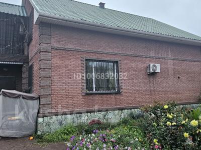 Отдельный дом · 8 комнат · 200 м² · 7 сот., Ленинградская 25 — 5 поликлиника за 119.5 млн 〒 в Павлодаре