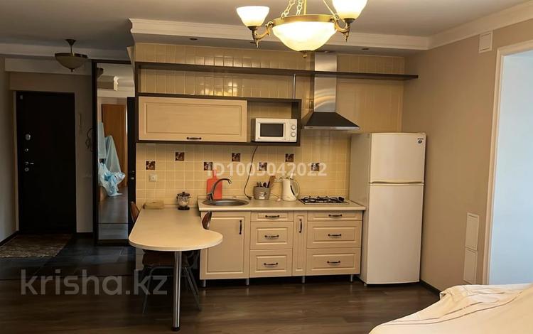 1-бөлмелі пәтер · 40 м² · 3 қабат, Жарокова 91 — Шевченко жарокова, бағасы: 300 000 ₸ в Алматы, Алмалинский р-н — фото 2