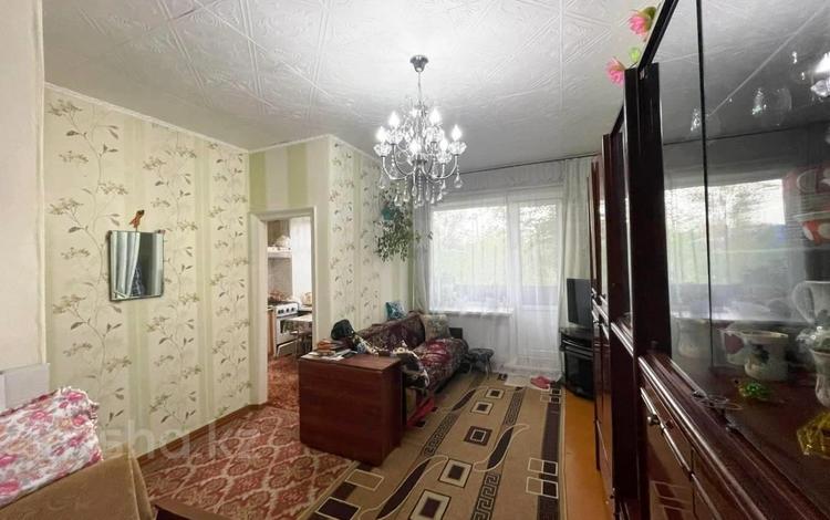 2-комнатная квартира, 40 м², 2/2 этаж, мкр Михайловка , Бадина 207 за 10.5 млн 〒 в Караганде, Казыбек би р-н — фото 2