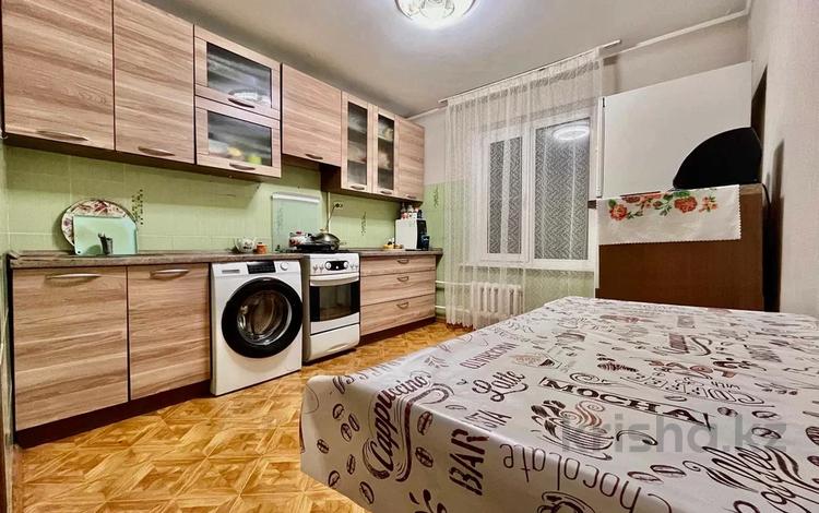 3-комнатная квартира, 70 м², 4/5 этаж, мкр Аксай-3А за 39.5 млн 〒 в Алматы, Ауэзовский р-н — фото 17