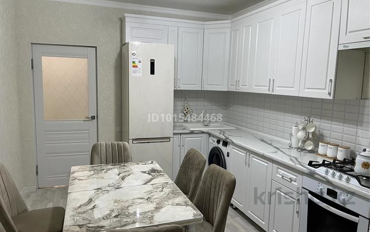 3-бөлмелі пәтер · 84 м² · 4/6 қабат, Алтын орда ш/а. 8Г, бағасы: 37 млн ₸ в Актобе, мкр. Алтын орда — фото 2