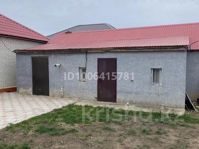 Отдельный дом · 2 комнаты · 60 м², Момышулы 42 — Напротив магазина Джем за 120 000 〒 в Уральске