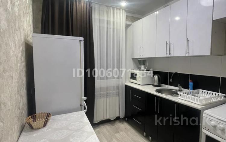 1-бөлмелі пәтер · 40 м² · 3/5 қабат, 27-шағынаудан 1 — Район КарГУ, бағасы: 12 000 ₸ в Караганде, Казыбек би р-н — фото 2