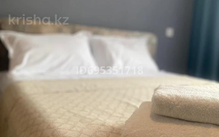 2-комнатная квартира · 53 м² · 8/10 этаж, мкр Юго-Восток, Строителей 33/14 — КарГУ, теннисный центр, Енбек, новая Корзина, 12 месяцев за 2 000 ₸ в Караганде, Казыбек би р-н — фото 2