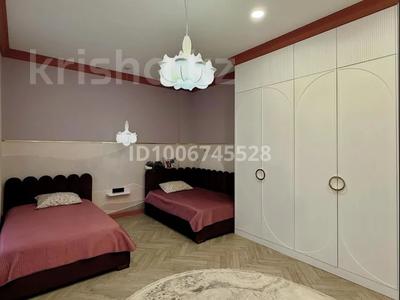 4-комнатная квартира · 177 м² · 3/5 этаж, мкр Ак Шагала, 2 84 — район парка победы, набережная реки Урал за 130 млн 〒 в Атырау