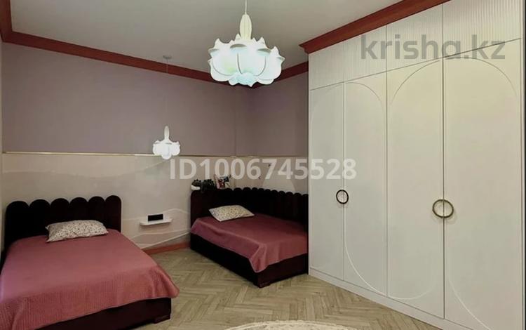 4-бөлмелі пәтер · 177 м² · 2/4 қабат, мкр Ак Шагала, 2 84 — Район парка победы, набережная реки Урал, бағасы: 110 млн ₸ в Атырау — фото 2
